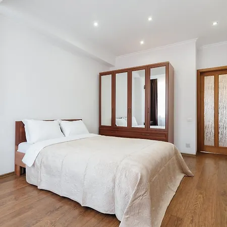 Centr Lev Tolstoi Luxrent Apartment